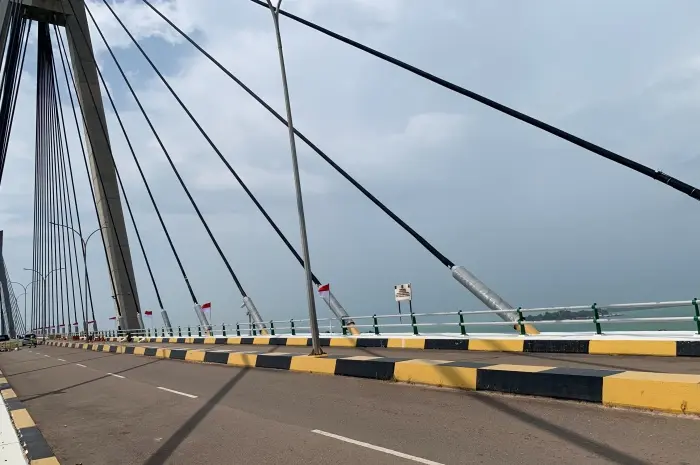 The Role of Barelang Bridge in Economy and Tourism